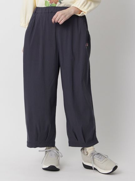 レーヨンナイロンストレッチ フラワーワンポイント刺繍コクーンパンツ