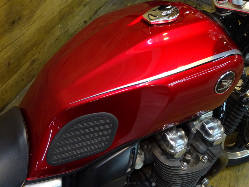 ☆キズ少☆ ホンダ CB1100(SC65)タンク 赤 ☆キズ少☆ホンダ CB1100(SC65)