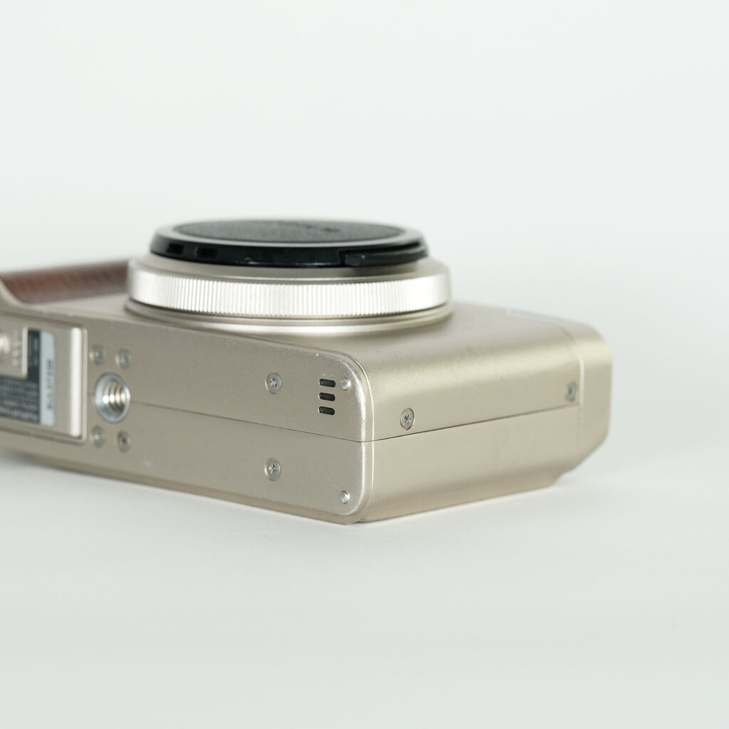 FUJIFILM XF10 シャンパンゴールドの出品 | ONE SCENE（ワンシーン）