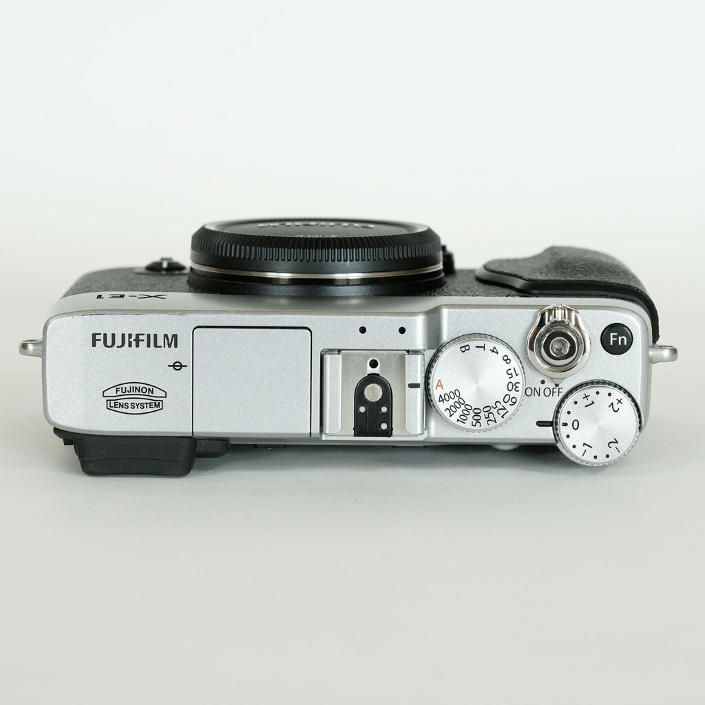 FUJIFILM X-E1 シルバーの出品 | ONE SCENE（ワンシーン）