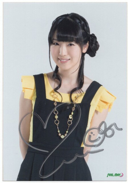 石川由依 直筆サイン入りブロマイド