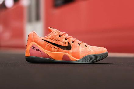 国内8月30日発売予定】 ナイキ コービー9 ピーチクリーム/ブライト