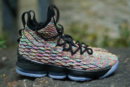 国内4月12日発売予定】 ナイキ レブロン15 EP マルチカラー/ブラック