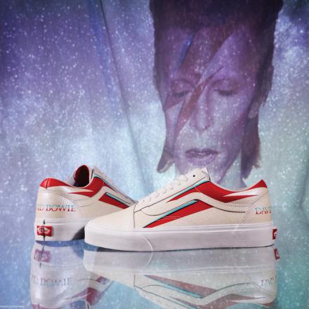 国内4月5日発売予定】デヴィッド・ボウイ × バンズ エラ & スリッポン