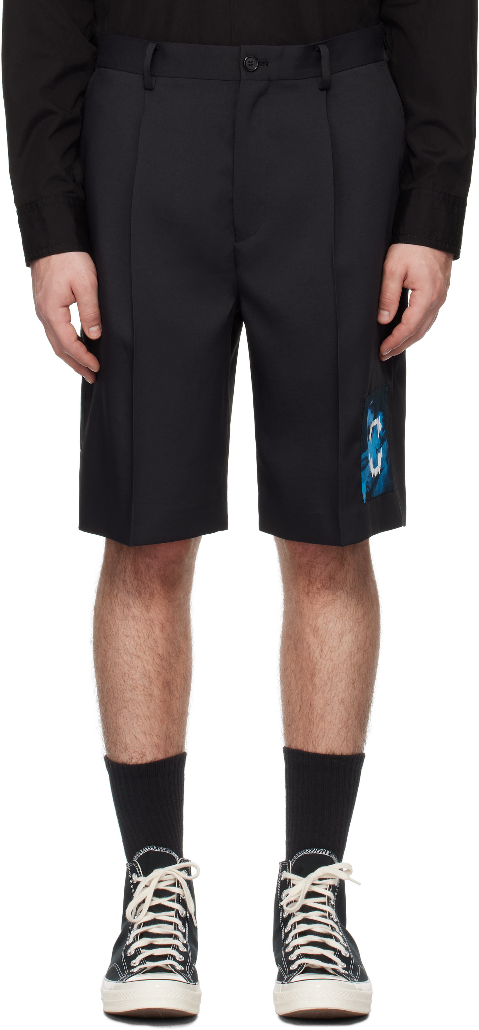 UNDERCOVERのブラック アップリケ ショートパンツがセール中