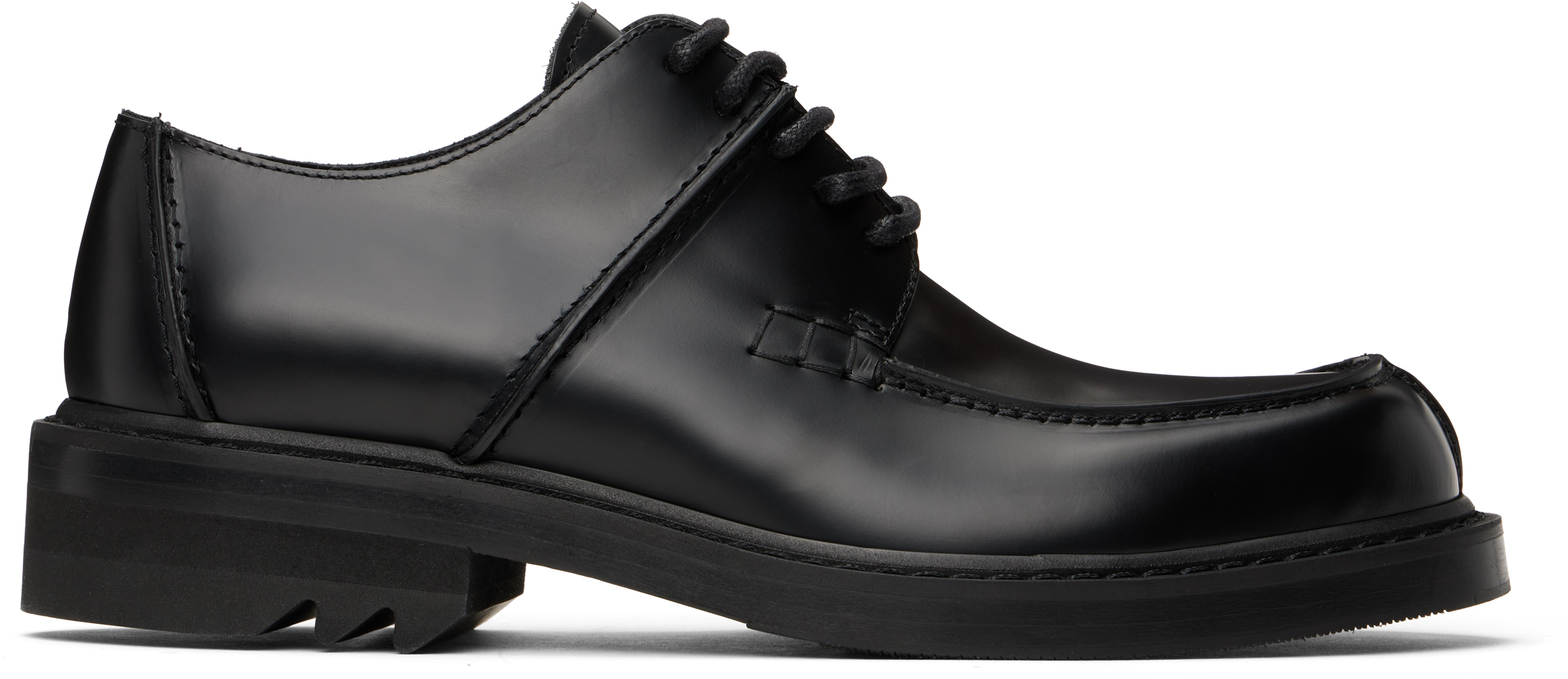 Dries Van Notenのブラック レザー ダービーがセール中