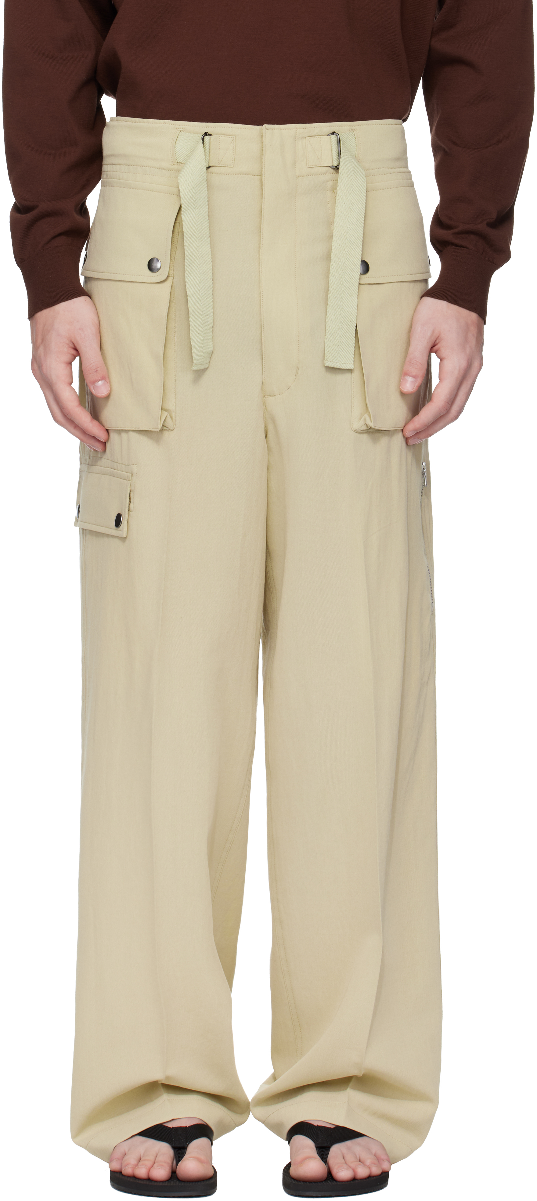 AURALEEのカーキ Viyella ライト コットンウール カーゴパンツがセール中