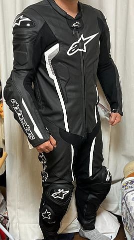 レーシングスーツ・革ツナギからalpinestars:アルパインスターズの