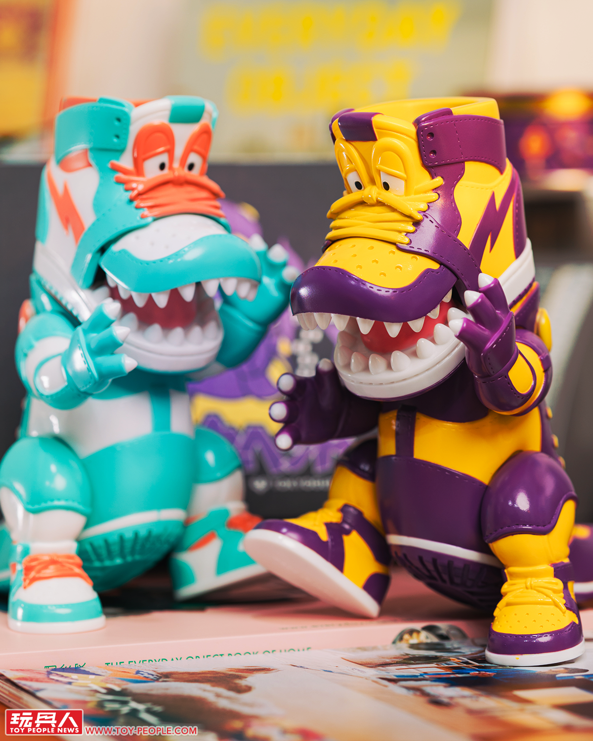 極少量リリース】日本デザイナー TOKYOGUNS「怪獣 Sneakerheadz 」紫金