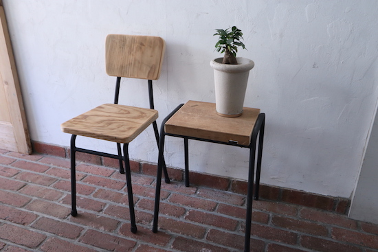 昭和レトロ/リメイクパイプ脚スツール- カフェスタイルのアンティーク