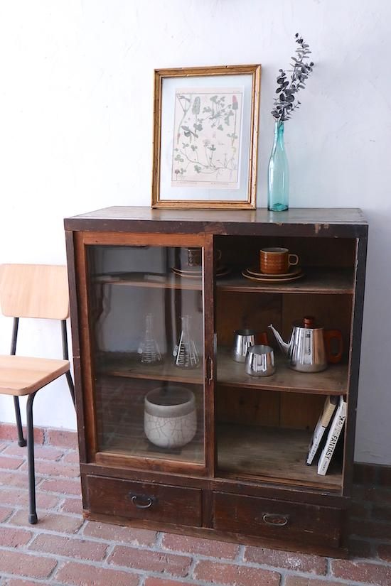 昭和レトロ/古いガラス食器棚/引出し付/約w77×d36×h91cm- カフェ