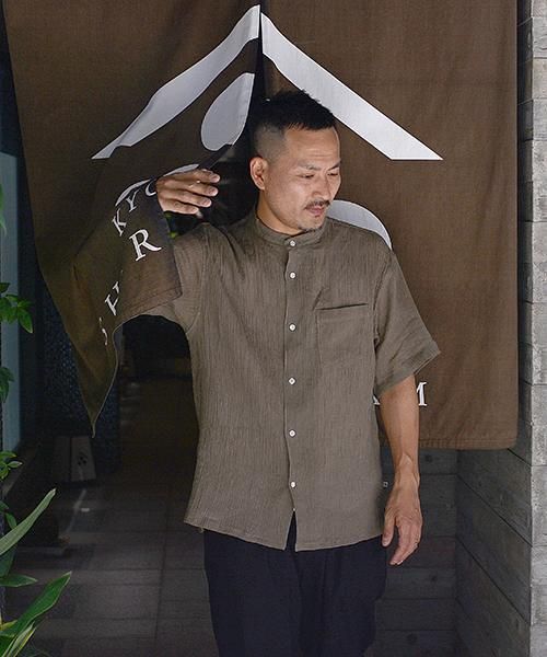 麻100% ちぢみ ユニセックス スタンド カラー シャツ | ベージュカーキ