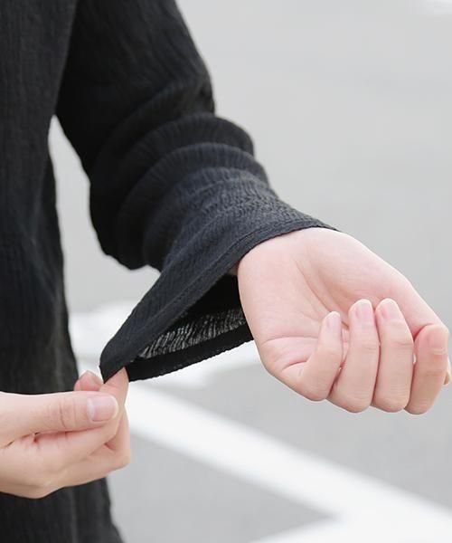 プリーツ ラウンドネックシャツ 長袖 | ブラック - 楊柳生地 専門店