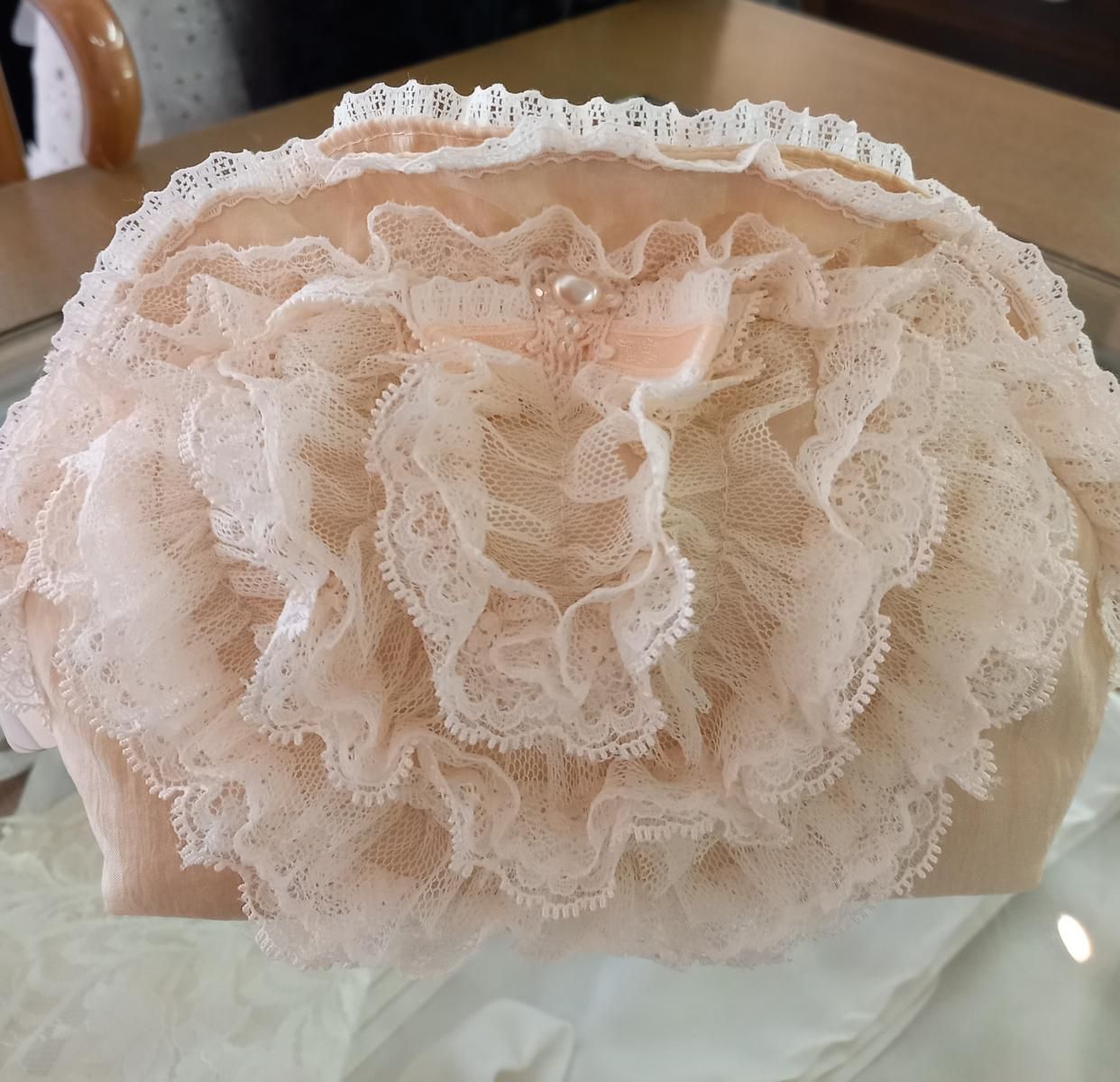 さえらヒスクローネ 薄いピンクレース装飾 マット(大)