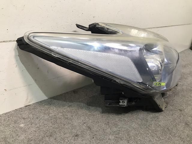 プリウス ZVW30 純正 前期 右ヘッドライト/ランプ レベライザー LED