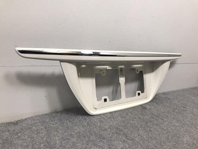 クラウン/アスリート/ロイヤル 200系 純正 リア ガーニッシュ ナンバー