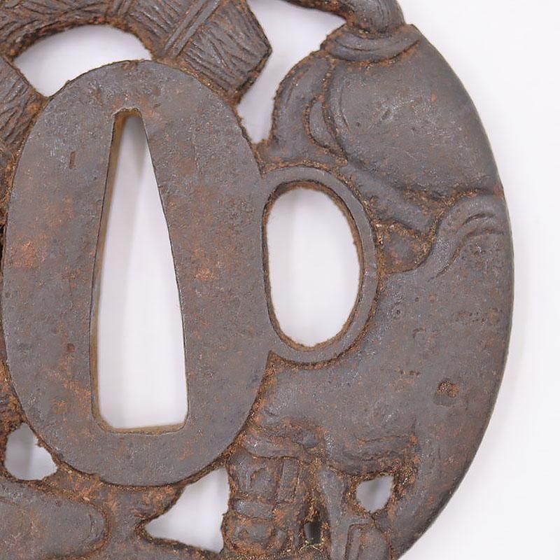 江戸時代の鉄地彫刻短刀用小振り鍔 - 骨董・刀装具