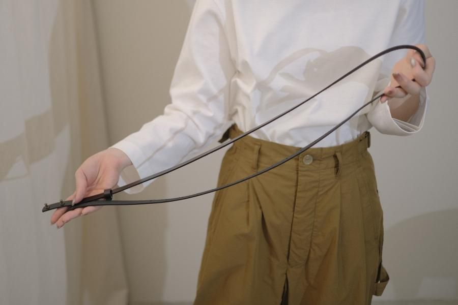 atelier naruse / ギボシロングベルト | 牛革製のスリムなロングベルト