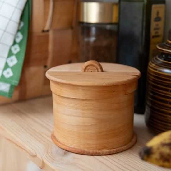 北欧の木工品】蓋つきの木製キャニスター/バスケット。北欧から届く