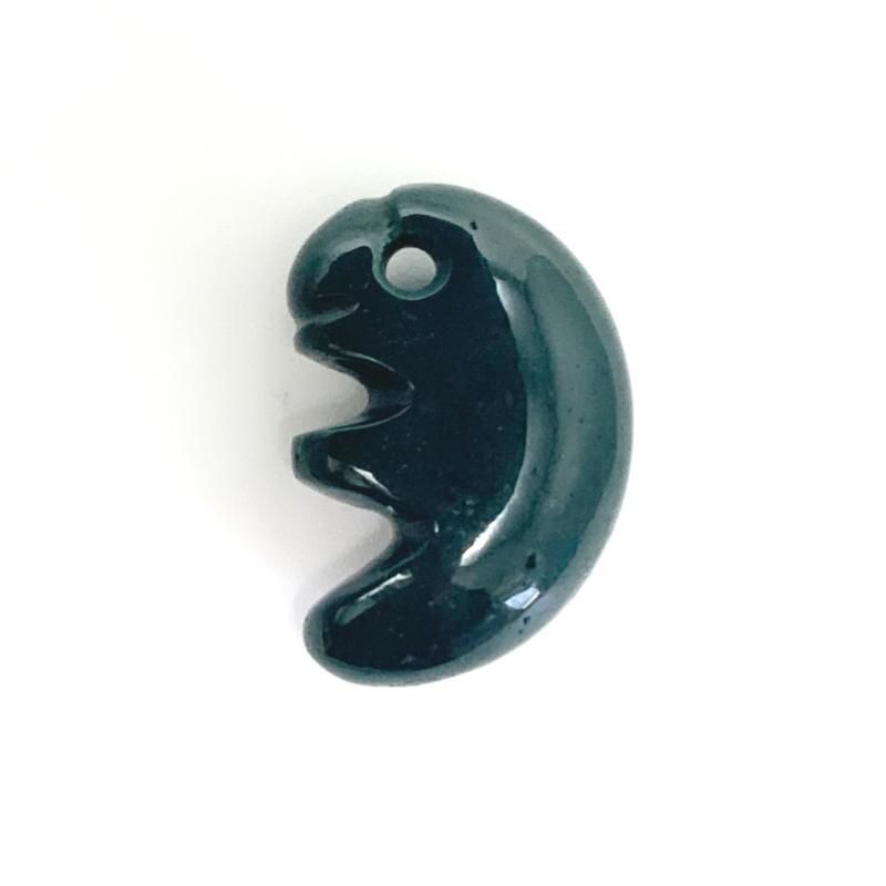 出雲石／碧玉 勾玉 中 AAA 獣型 】 出雲石 国産 花仙山 青めのう 緑 櫛