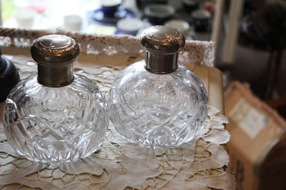 アンティーク シルバープレート蓋パフュームボトル（香水瓶）