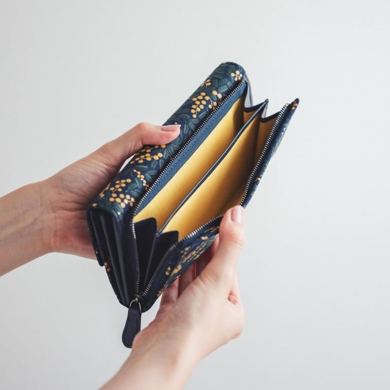 ミモザ模様の印伝 束入S：印傳屋公式オンラインショップ｜INDEN-YA