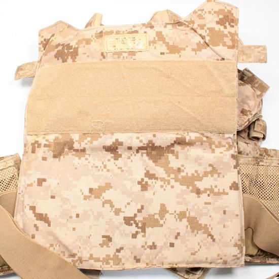 ≪Eagle≫ AOR1迷彩 D-PC プレートキャリア / L/XL Size (USED)