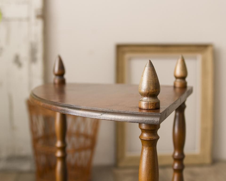 ディスプレイに最適なフランスアンティークコーナーシェルフ