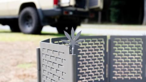 サンゾー工務店 - Outdoor Shop Burn Freely