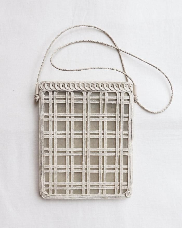 Mame Kurogouchi：Cording Embroidery Pouch With Leather Strap