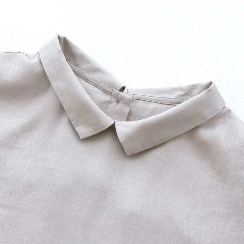 リネン小さな襟の後ろボタンプルオーバーブラウス | パステルグレー