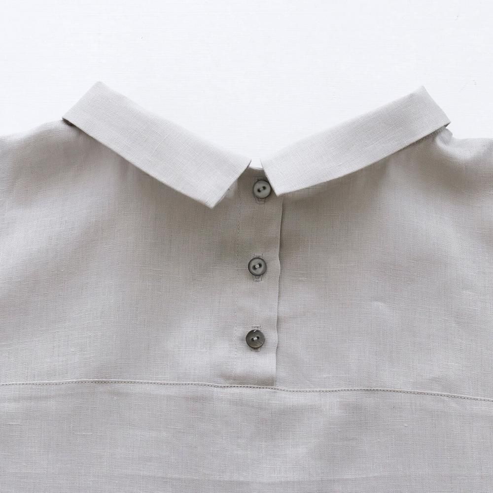 リネン小さな襟の後ろボタンプルオーバーブラウス | パステルグレー