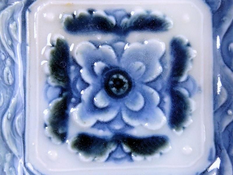 青白い六角形筆立 陶器製 花柄 筆立て 染付 青白い六角形筆立 陶器製