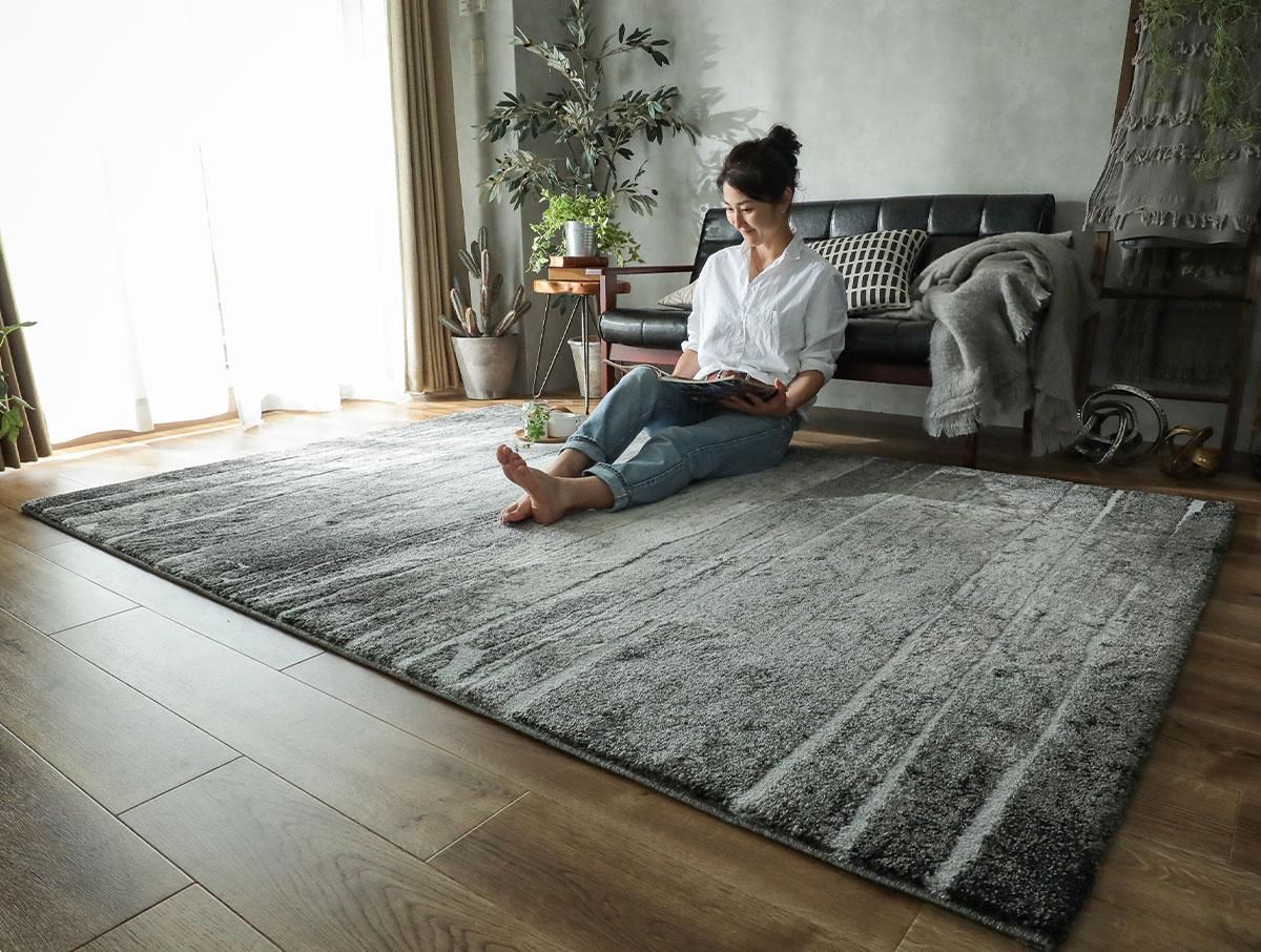 同系色のパイルで優しくデザインした防炎機能付きウィルトンラグ