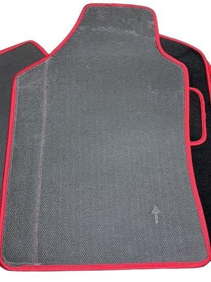 アバルト500 595 695右ハンドル用フロアマット（前後左右4枚）1組