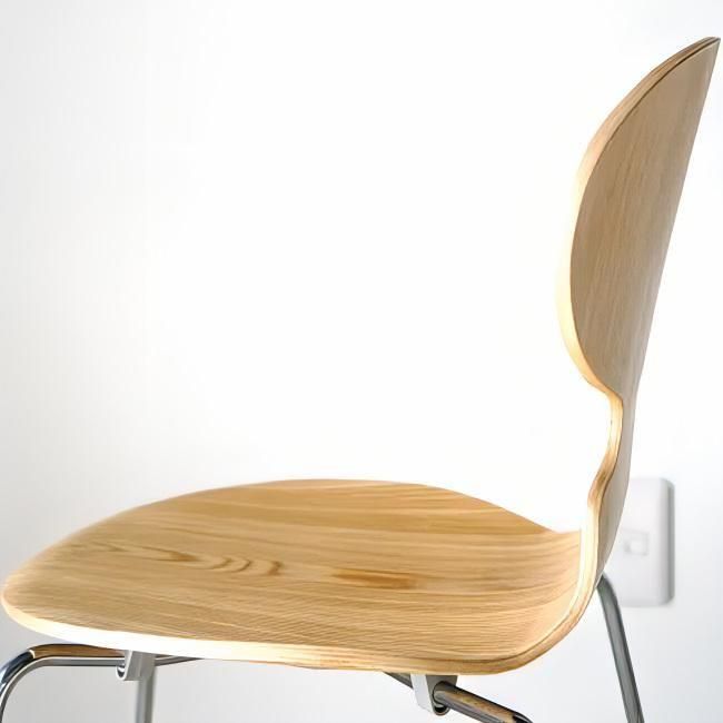 カフェ気分の名作チェア｜ヤコブセン「アントチェア」おしゃれ