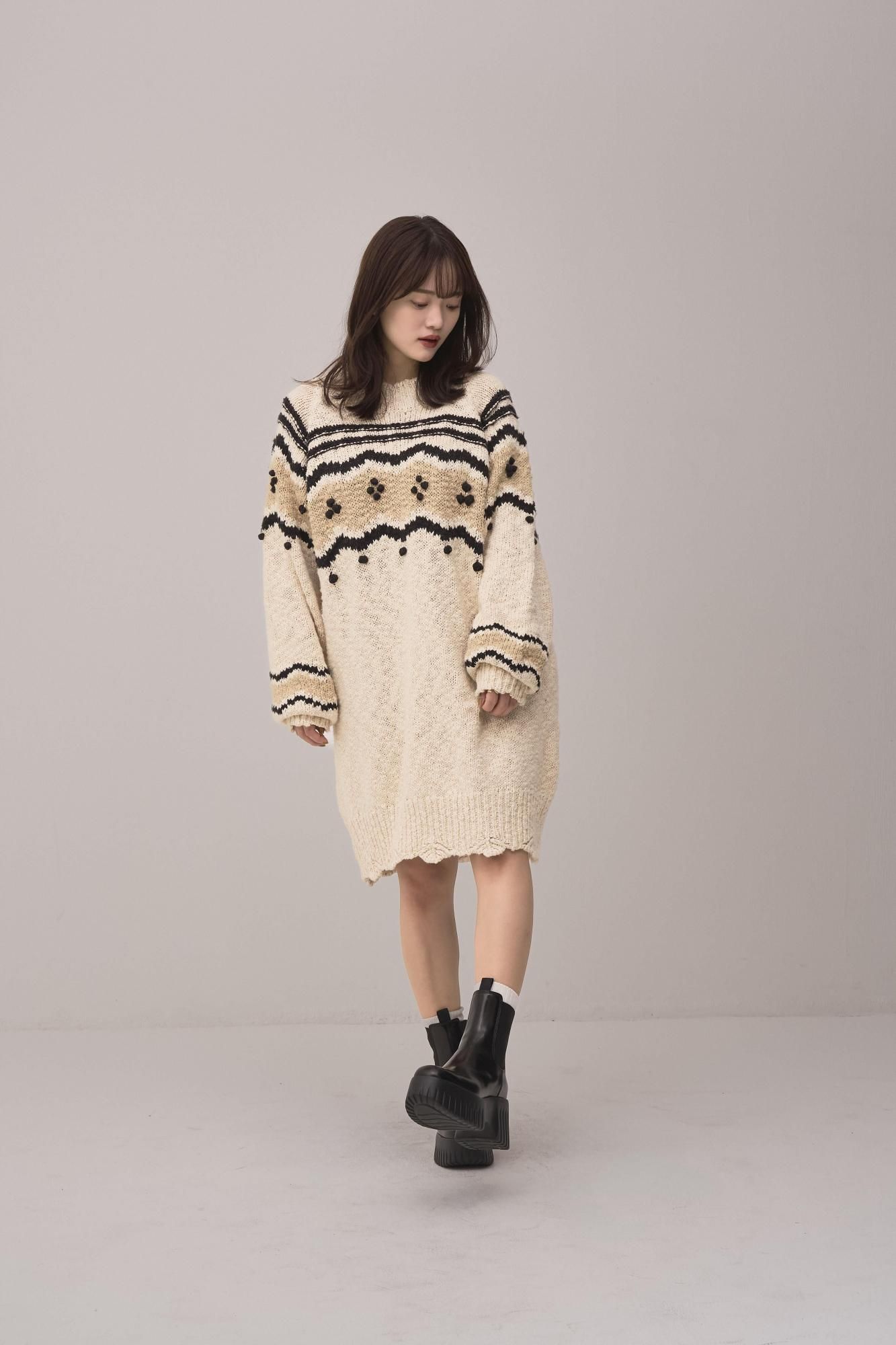 ウェーブラインニットワンピース（IVORY） - PINUE