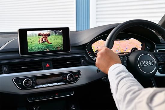 PLUG TV! for Audi | 運転者以外の同乗者が快適に楽しめる 高性能TV