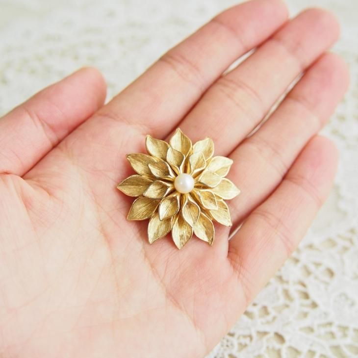 Boucher ブーシェ ゴールドトーン パール ダリア ブローチ
