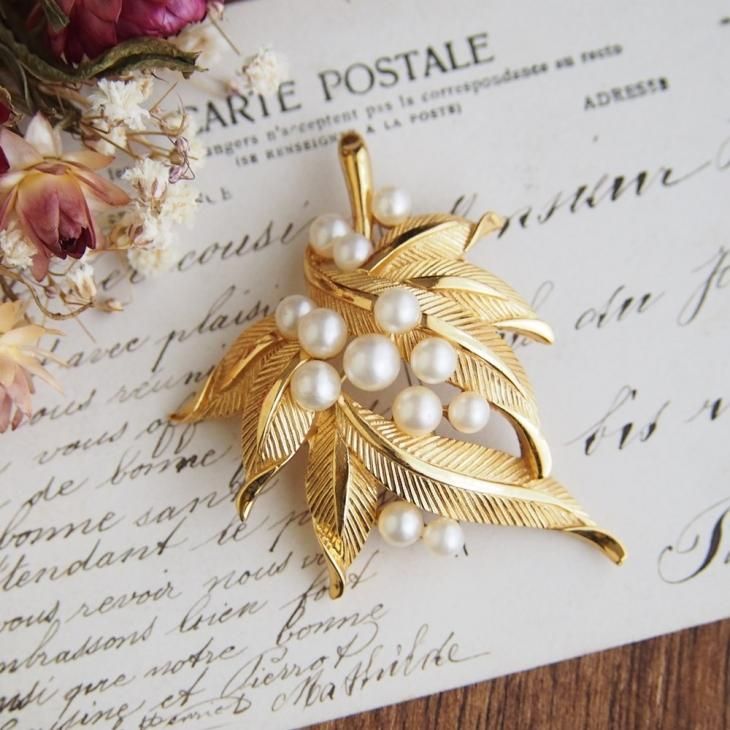 Trifari トリファリ ゴールドトーン フェイクパール リーフ ブローチ