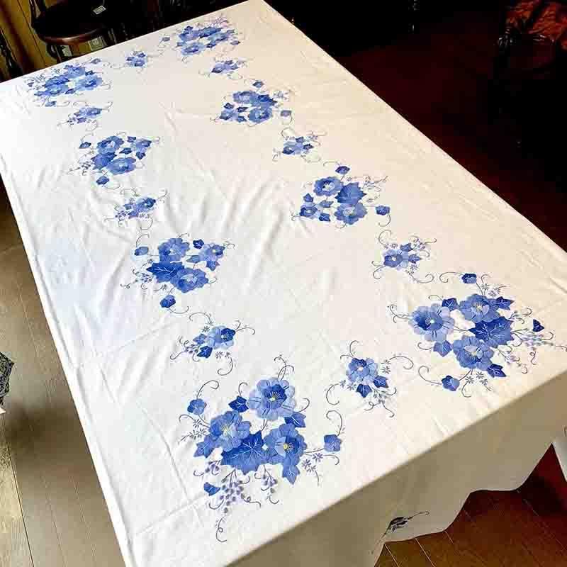 白無地 テーブルクロス ブルー花刺繍 大判パッチワーク