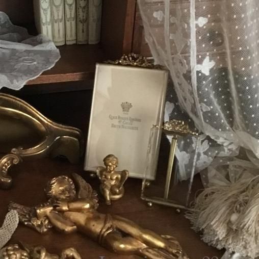 フランス アンティーク 真鍮 リボンのオルモル装飾 フォトスタンド