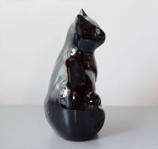 フランス製ヴィンテージ陶器の黒猫オブジェ存在感あり