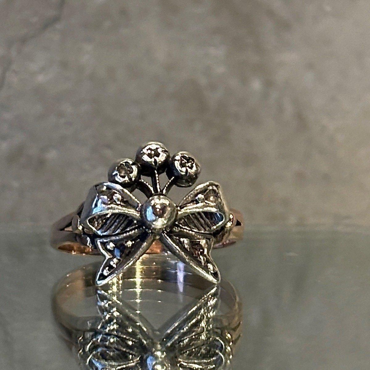 ジョージアン 10金 ダイヤモンド リボンリング（Georgean 10K Diamond