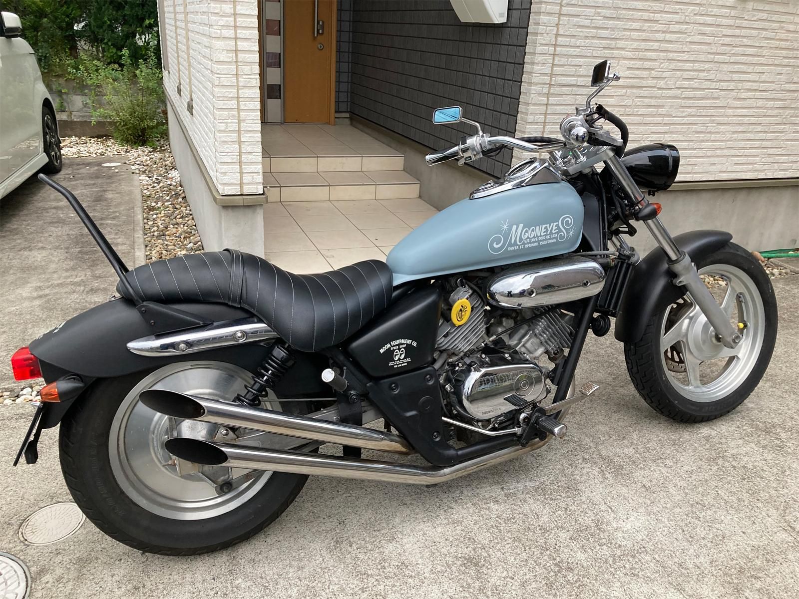 マグナ250を世田谷ベースカラーで刷毛塗り全塗装！ - 刷毛（ハケ