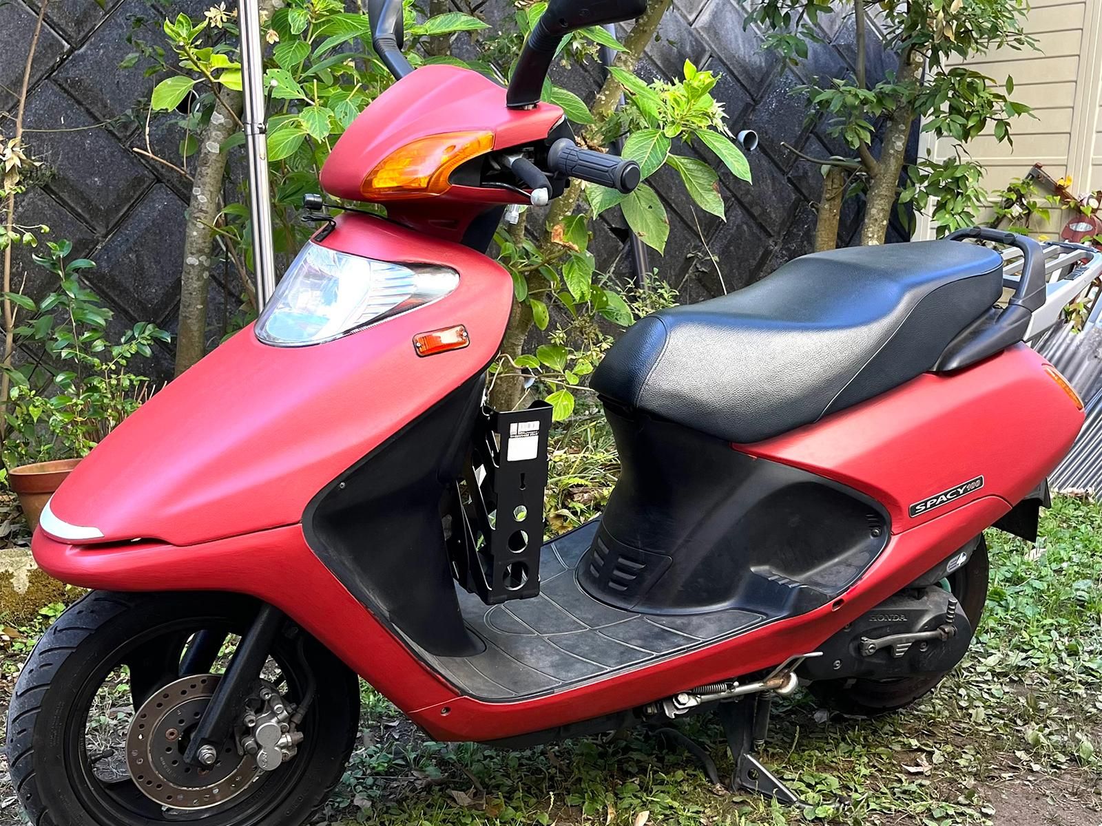 自分で塗り替えたスペイシー100を再度塗り替えおしゃれレトロな