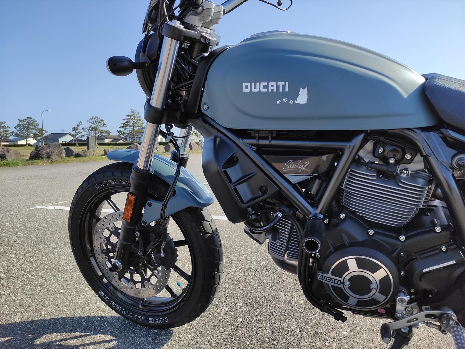 ドゥカティ スクランブラーSixty2をイーグルブルーグレーで全塗装