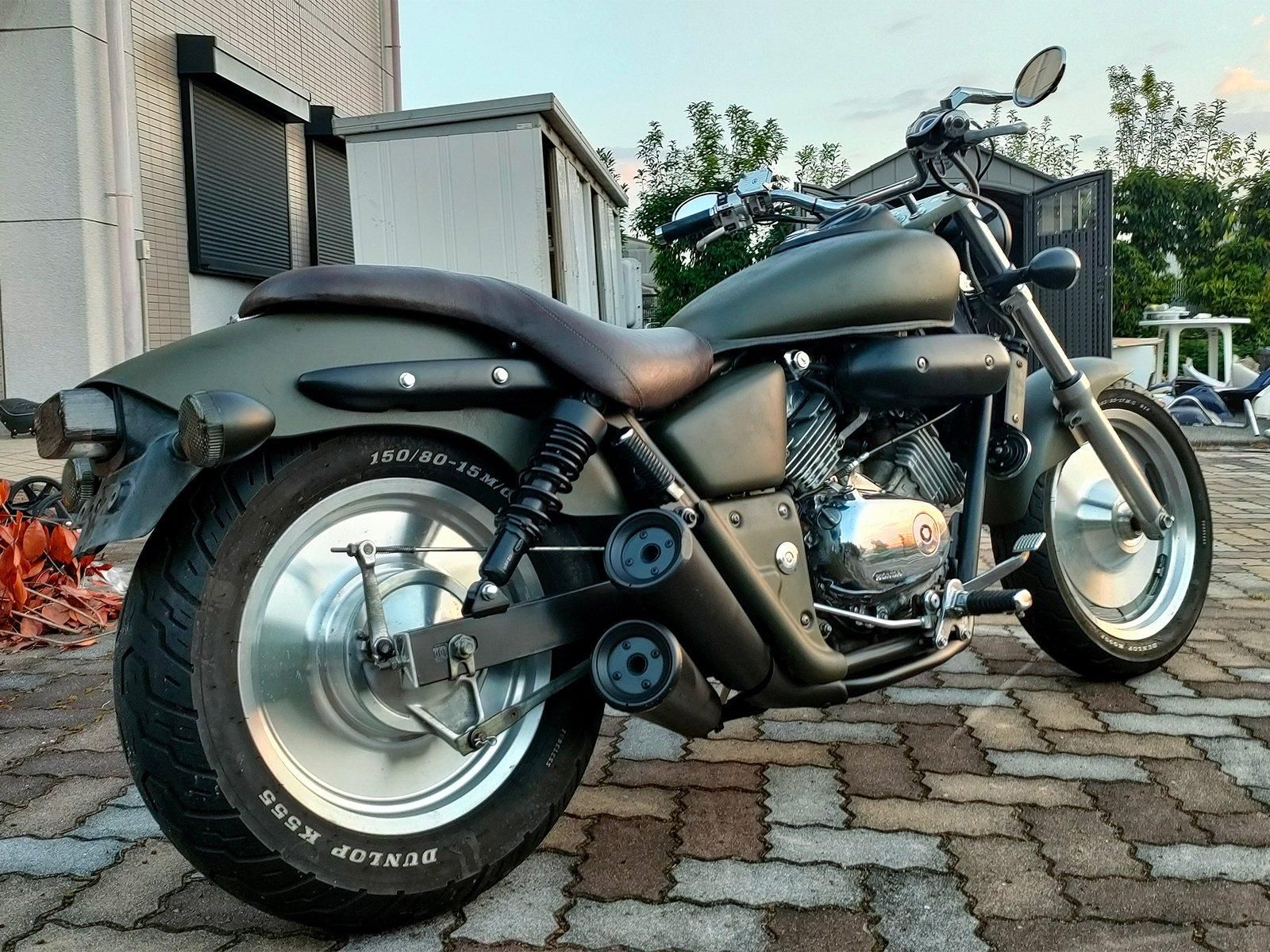 マグナ250を世田谷ベースカラーで刷毛塗り全塗装！ - 刷毛（ハケ