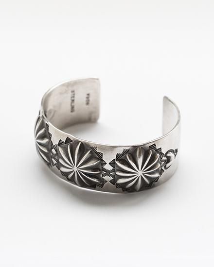 Indian Jewelry】Navajo『NORA TAHE』Stamped Wide Bangle