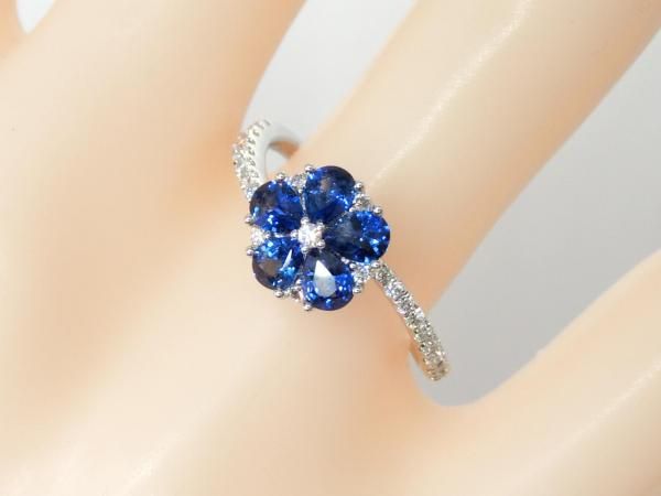 サファイア フラワーモチーフダイヤモンドリング SA 0.82ct D 0.21ct